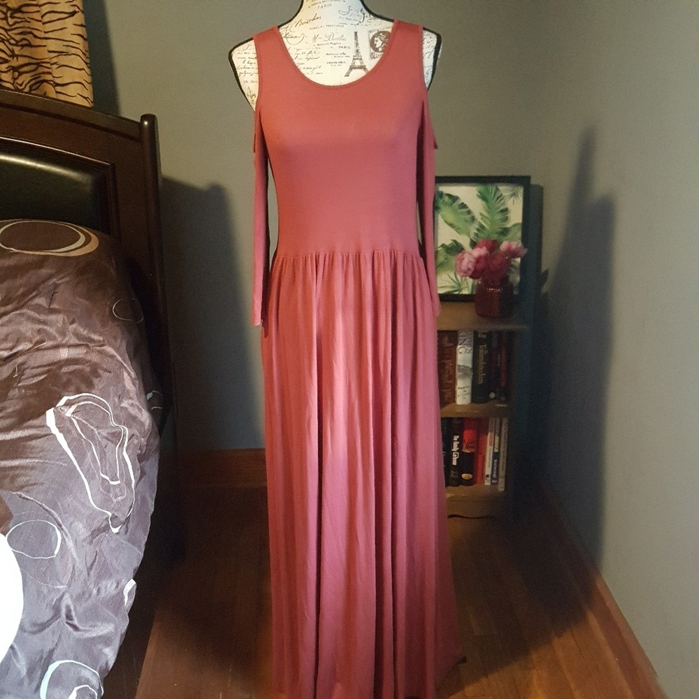 Isaac liev cold shoulder maxi